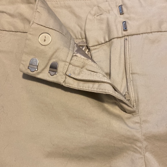 Women’s Shorts - Picture 3 of 4